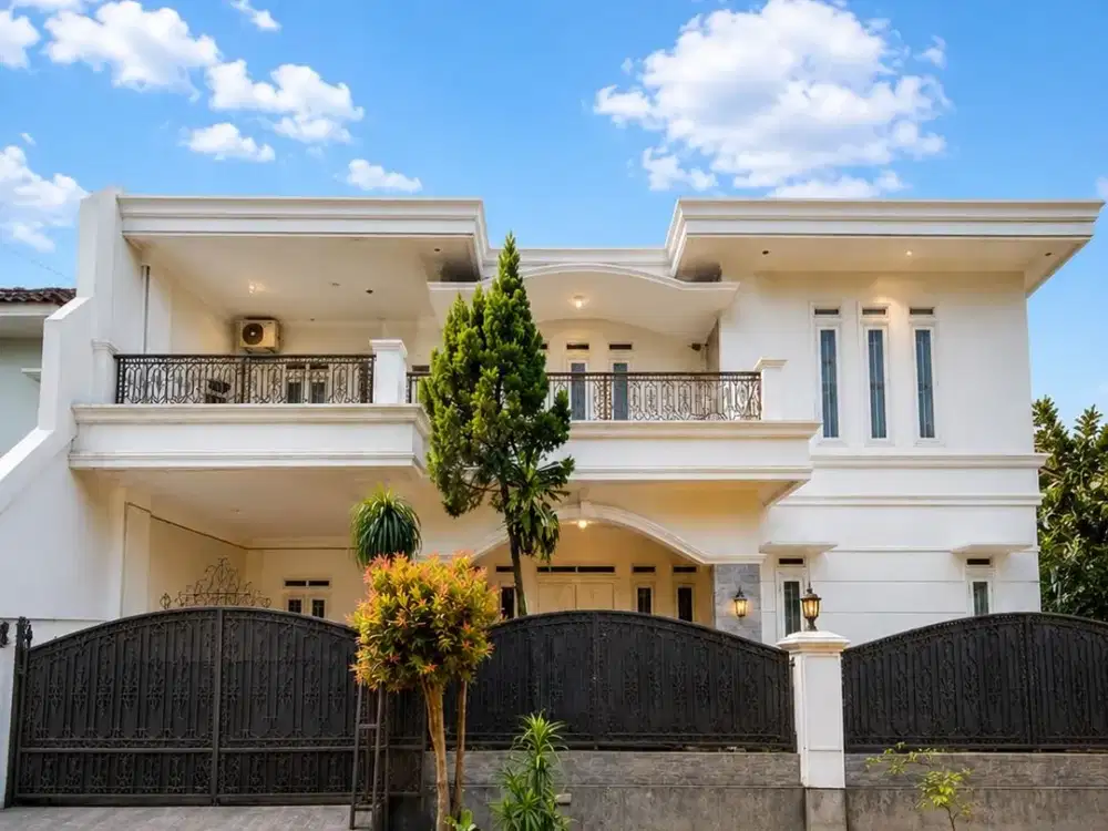 Rumah Classic cantik ada swimming pool lokasi strategis di Bintaro Jaya Sektor 3A