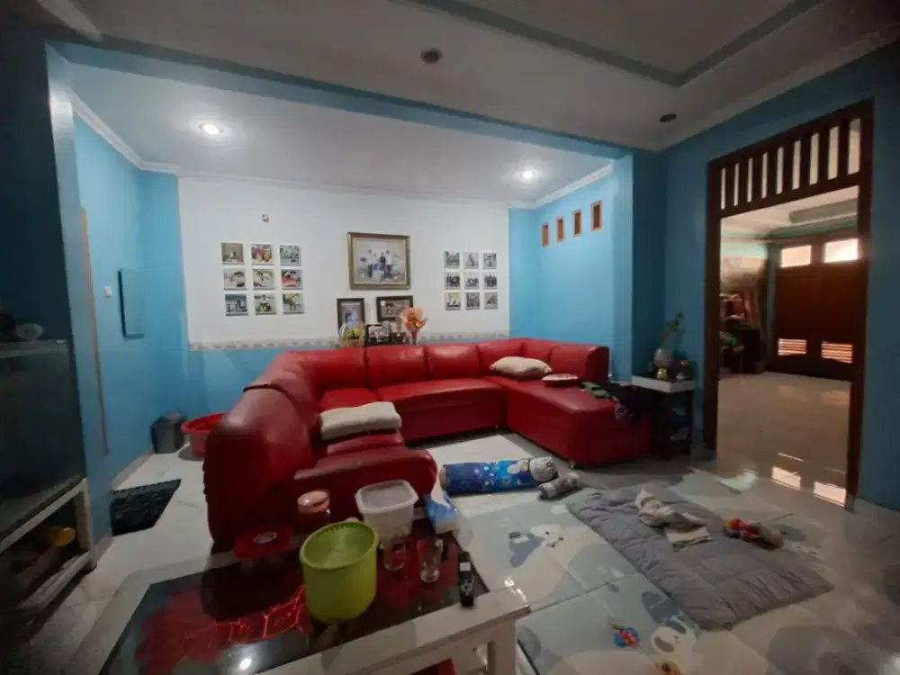 JUAL KOST PUTRI UMS SOLO dan RUMAH  INDUK  LUAS 445 M2 DEKAT KAMPUS UMS SOLO