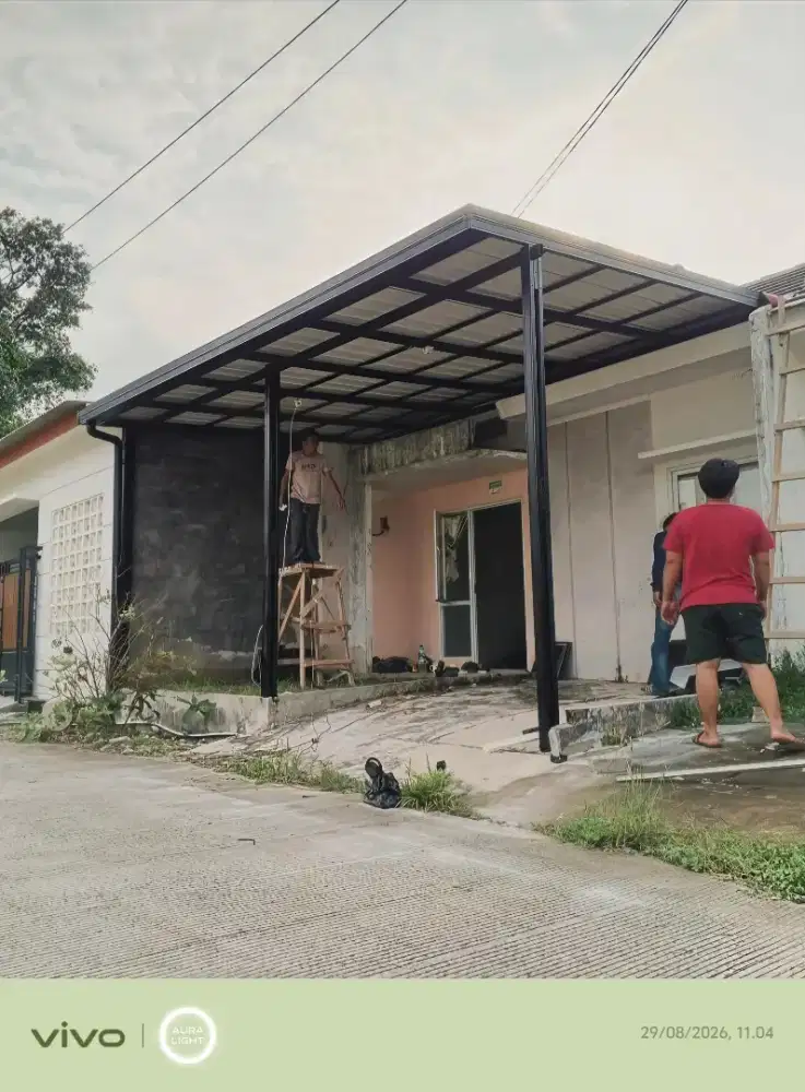 Kanopi baja ringan dan garasi
