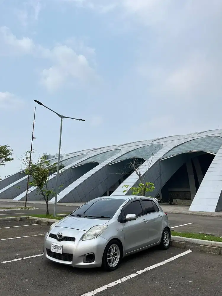 Toyota yaris cakep 2012 mesin bodi oke