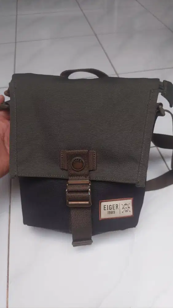 Tas Selempang Eiger Wanderer Pouch Ori