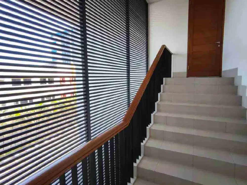 Disewakan Gedung jl pettarani Makassar 2400 mtr lengkap lift, genset