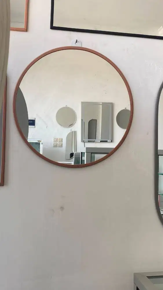 CERMIN BULAT ESTETIK MINIMALIS