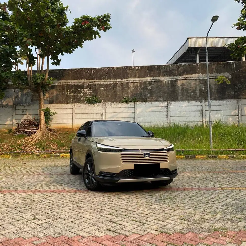 2025 Honda HRV E+ 1.5 CVT Hybrid Sensing Two Tone