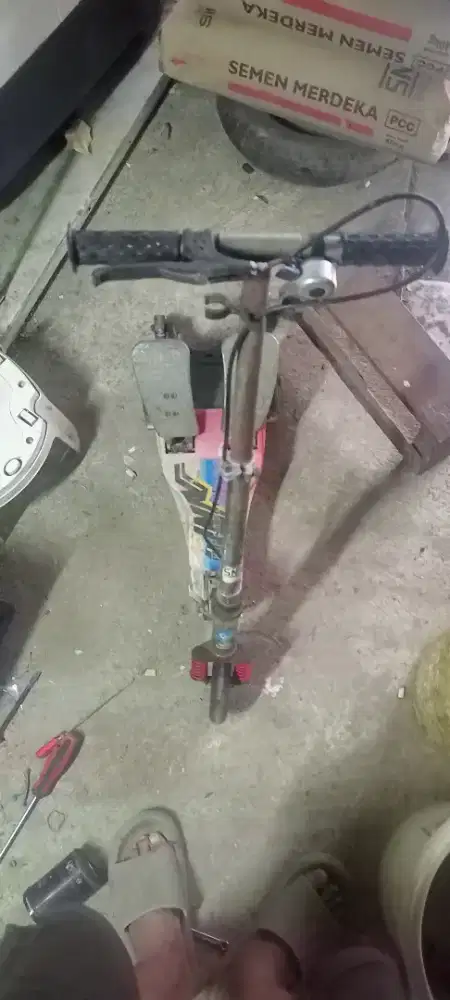 Scooter injak dual pedal