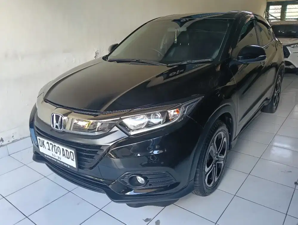 Honda New HRV E 1,5 matic 2019 low km,hitam