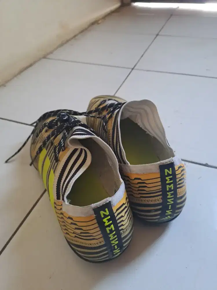 Jual sepatu bekas pemakaian
