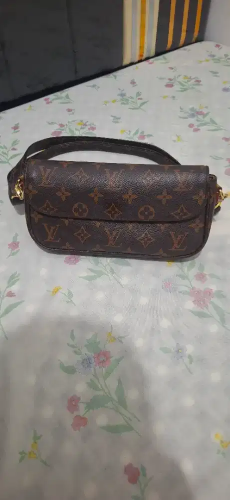Tas tenteng Louis vutton