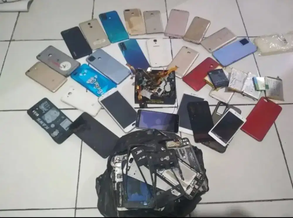 MENERIMA HP RUSAK DALAM KONDISI APAPUN