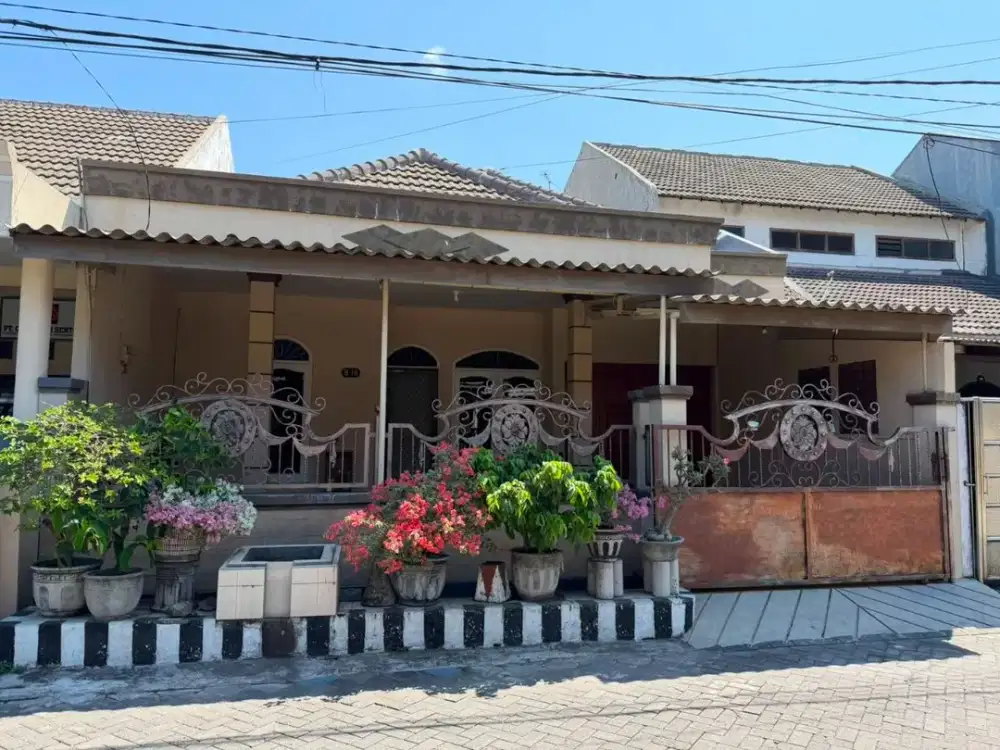 Rumah Rungkut Permai Surabaya Timur Siap Huni Hadap Timur Row jalan 2 mobil longgar