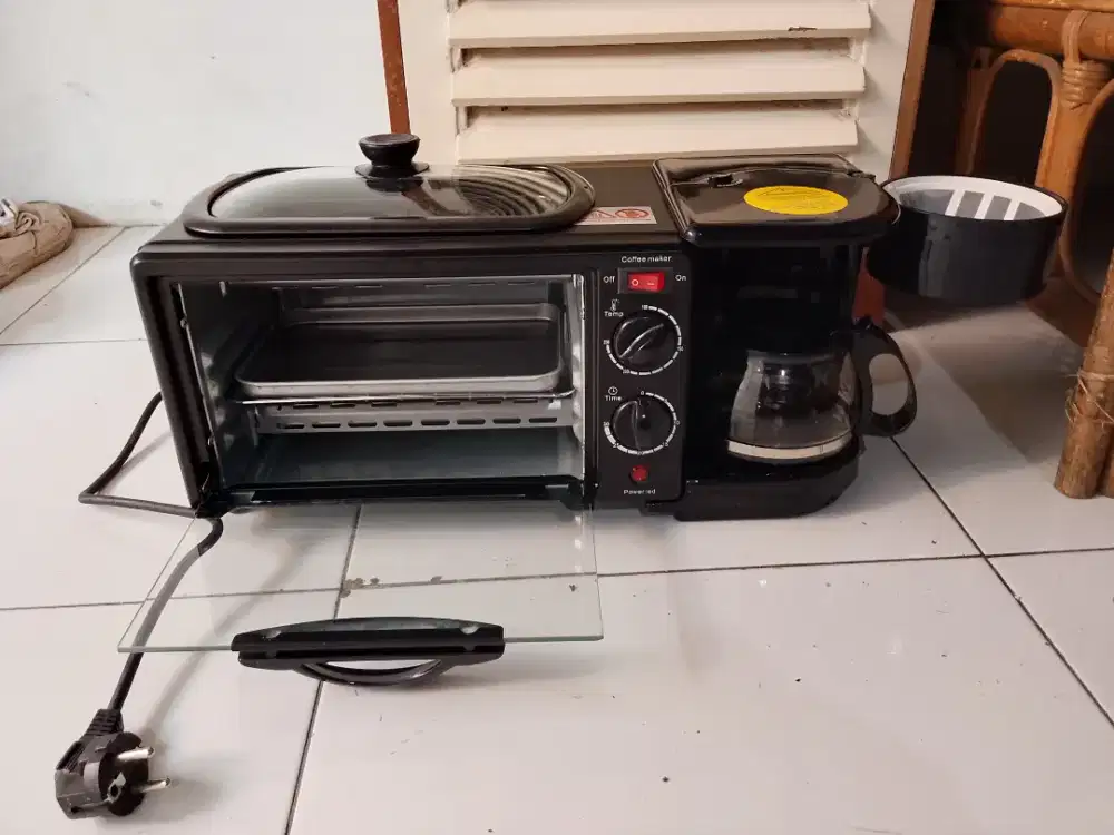 3 in 1 mesin pembuat sarapan merk FLECO K906 daya 1050-1250watt.