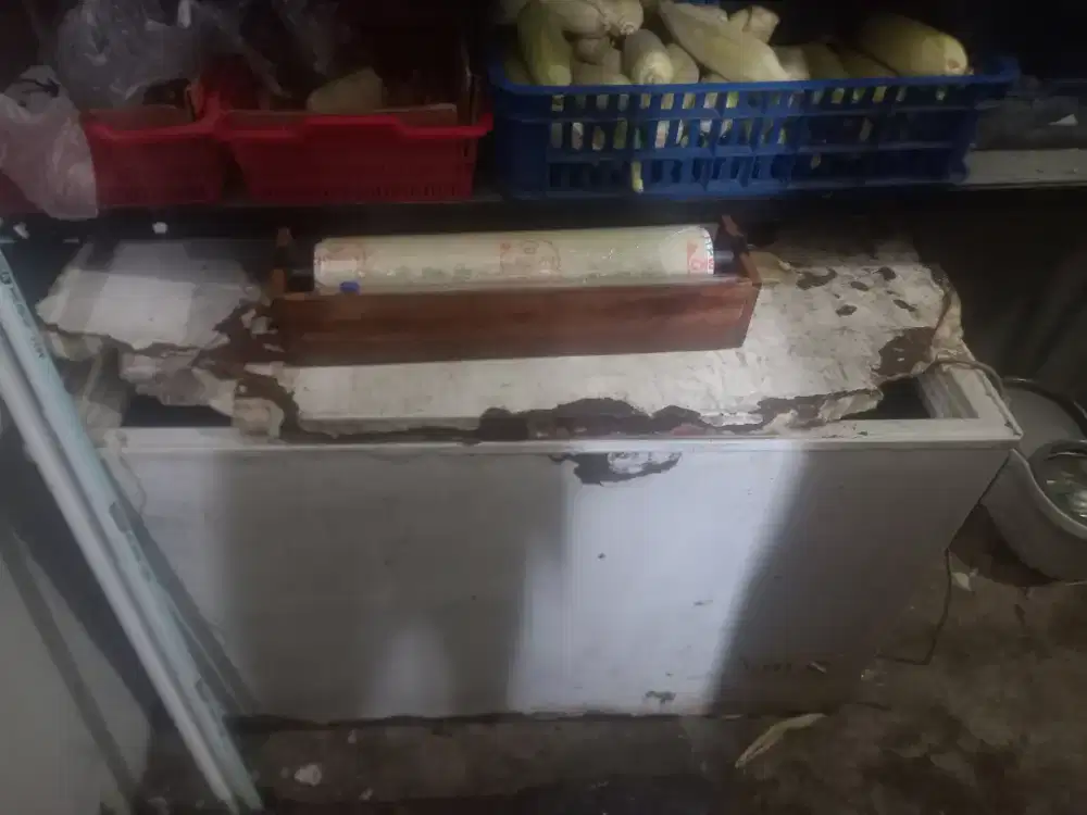 Freezer kondisi masaih menyala