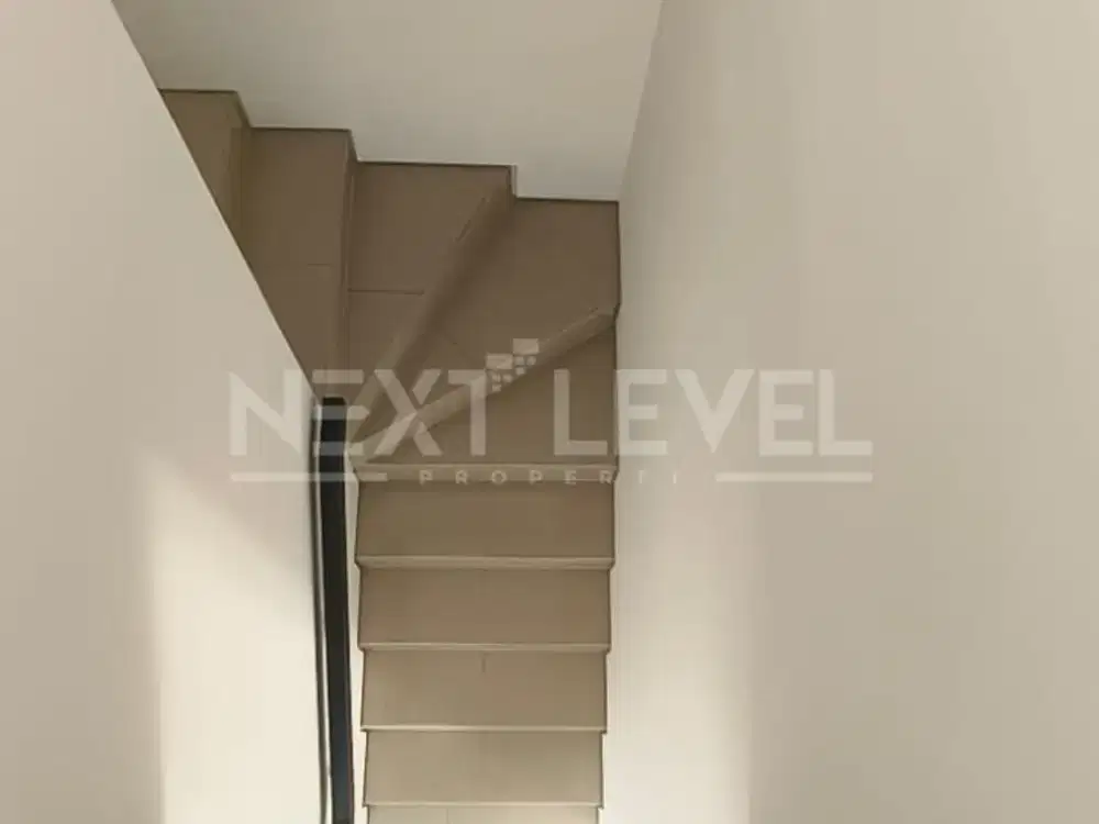 Dijual rumah di royal residence Surabaya barat cluster harewood