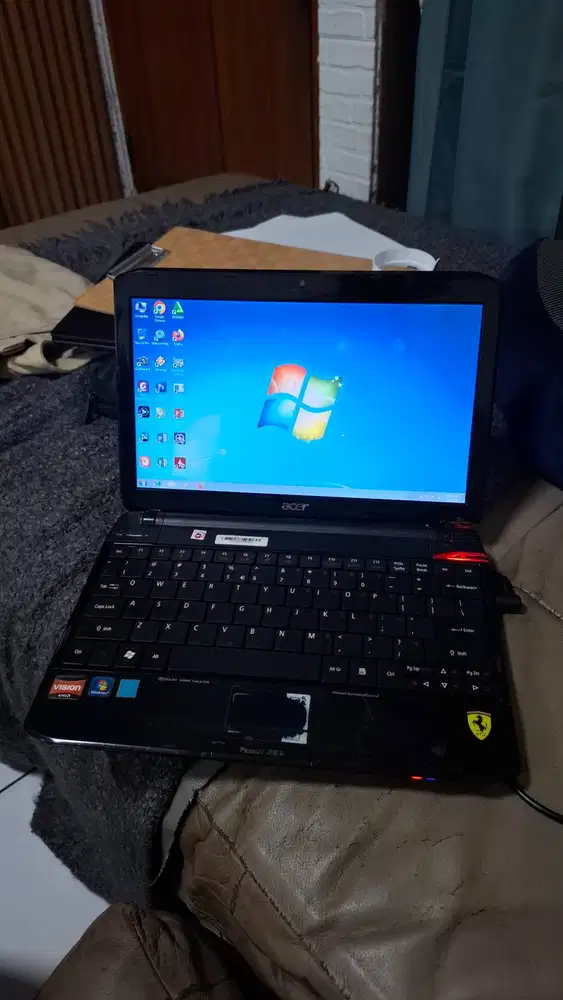 Acer Ferrari One 200 - Laptop Langka Desain Merah Ferrari