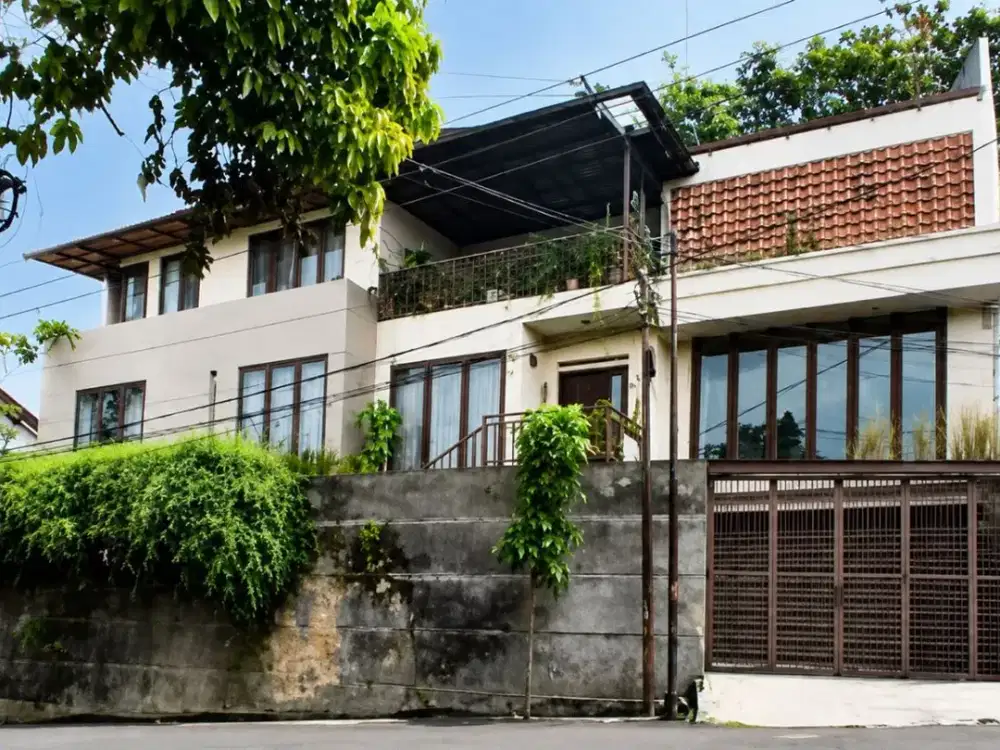 Rumah LELANG Murah Bagus SHM nyaman 2 lantai di Komplek Bumi Pasundan