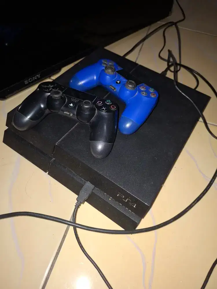 Jual PS 4 Ori lebih dari 40 game pilihan