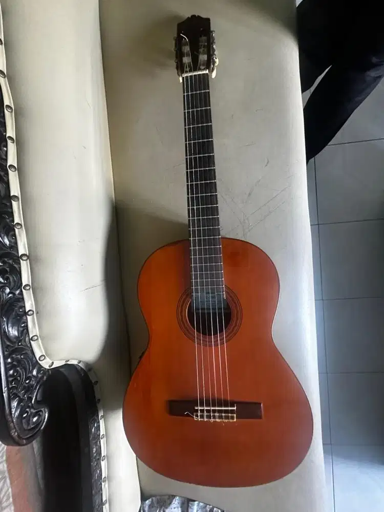 Dijual Gitar Yamaha c330