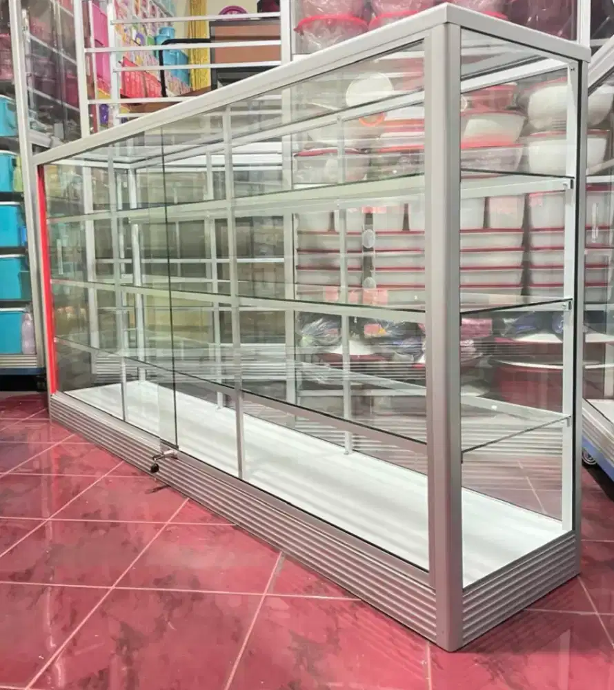 Di jual Etalase Panjang 2Mx1M Kondisi Baru