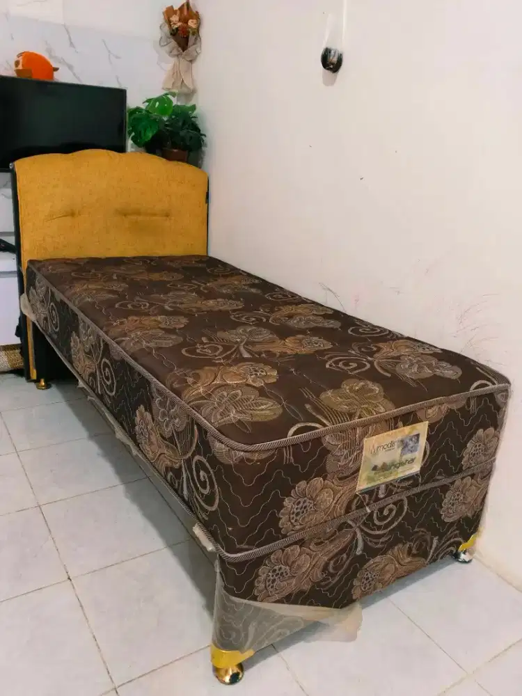 SPRINGBED MODIA 3 KAKI EMPUK PADAT SEPERTI BARU