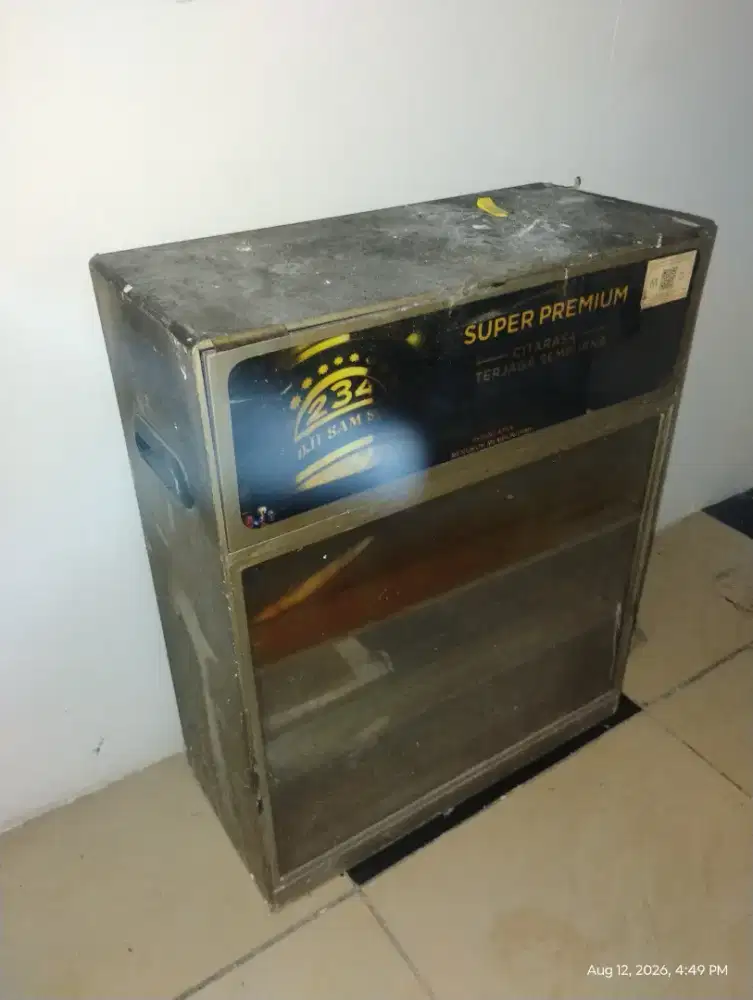 Etalase Rokok Dan Retail