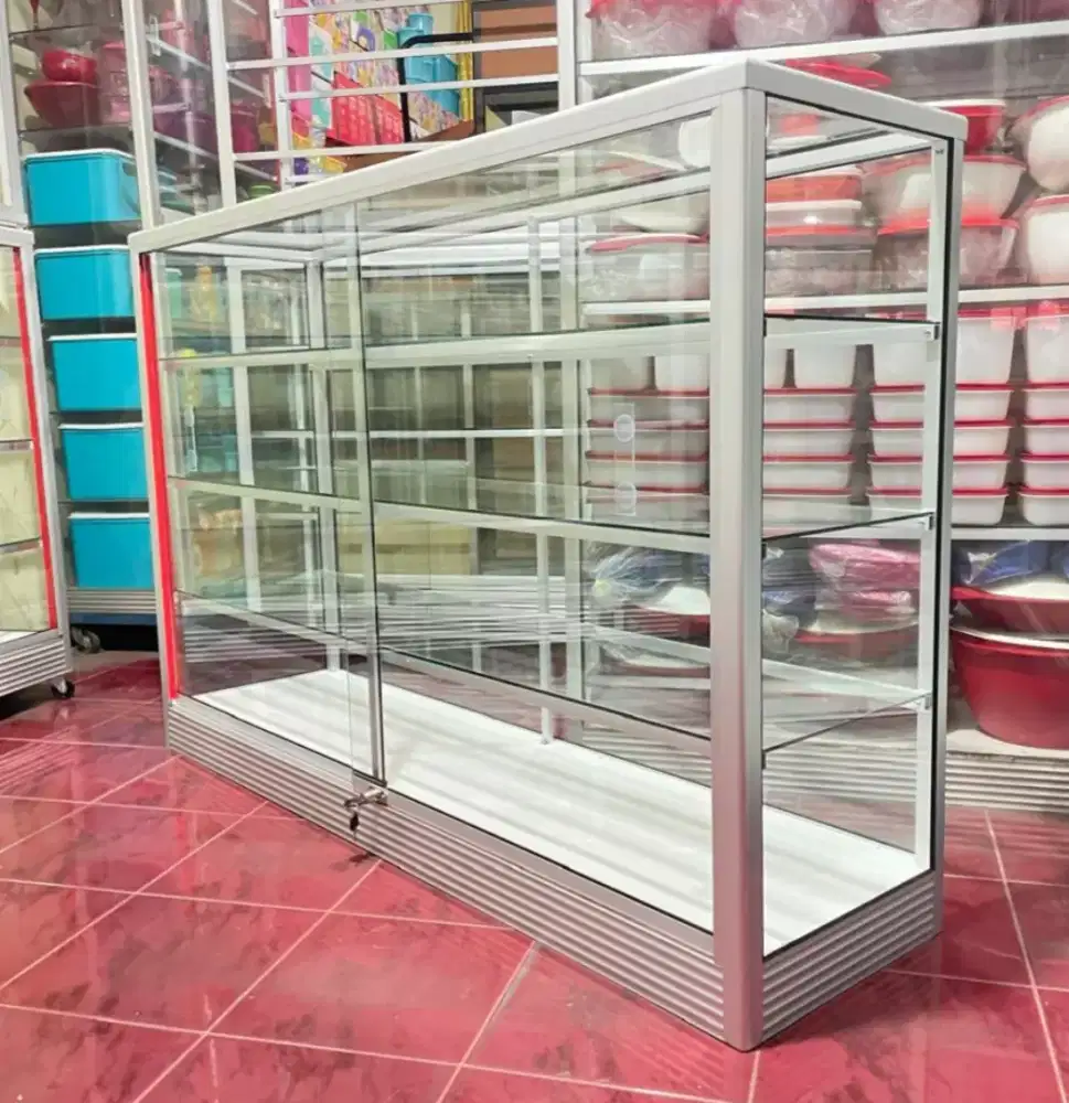 Etalase 1,5 Meter × 1 Meter Untuk Perlengkapan Toko