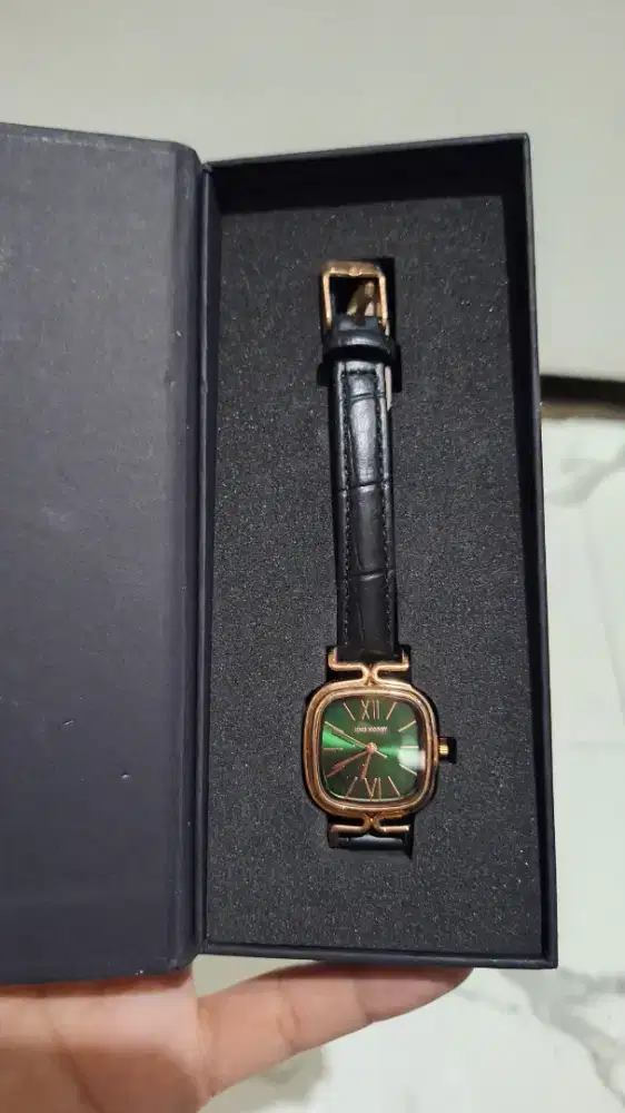 Jam tangan wanita