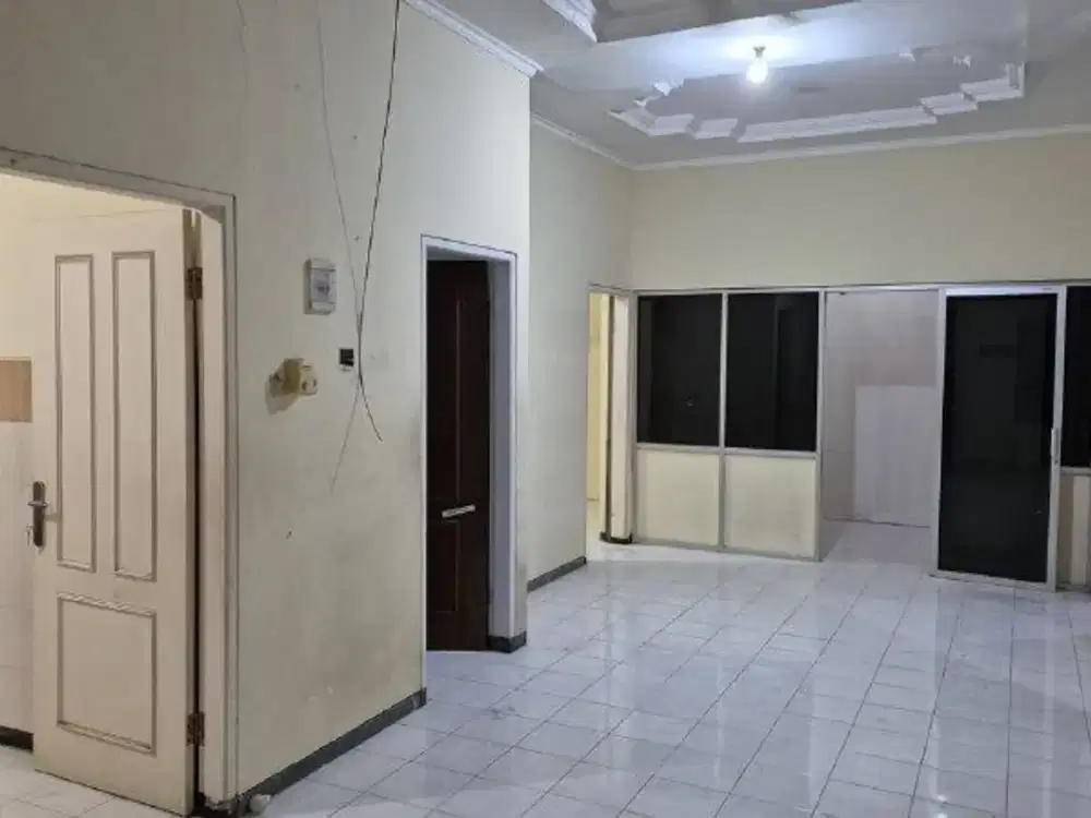 rumah di Mulyosari Prima, ROW jalan depan 3 mobil lebih.