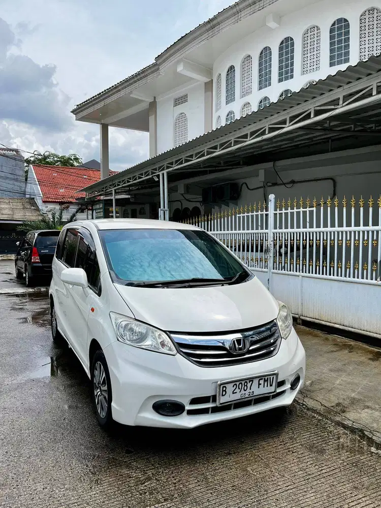 HONDA FREED SD 1.5 AT 2012