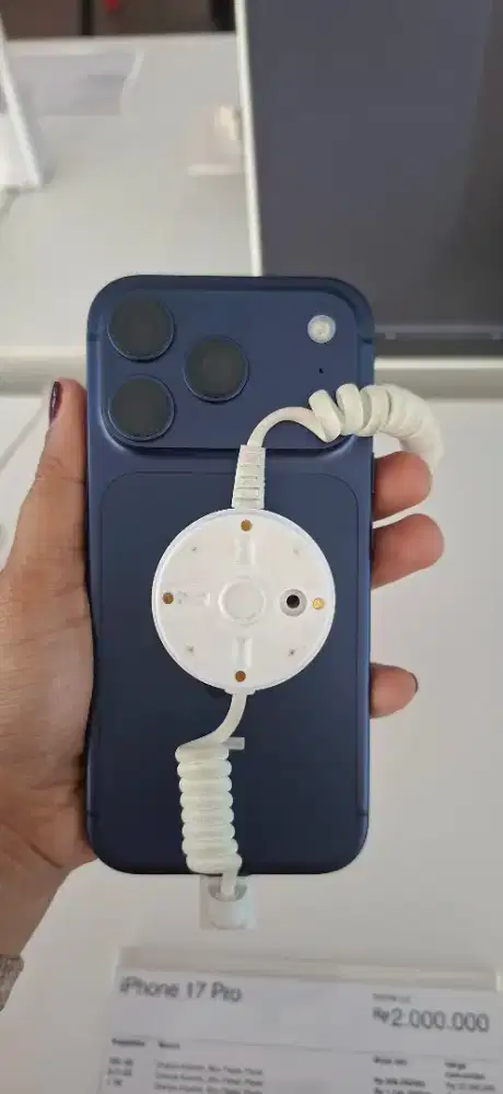 IPHONE 17  P R O