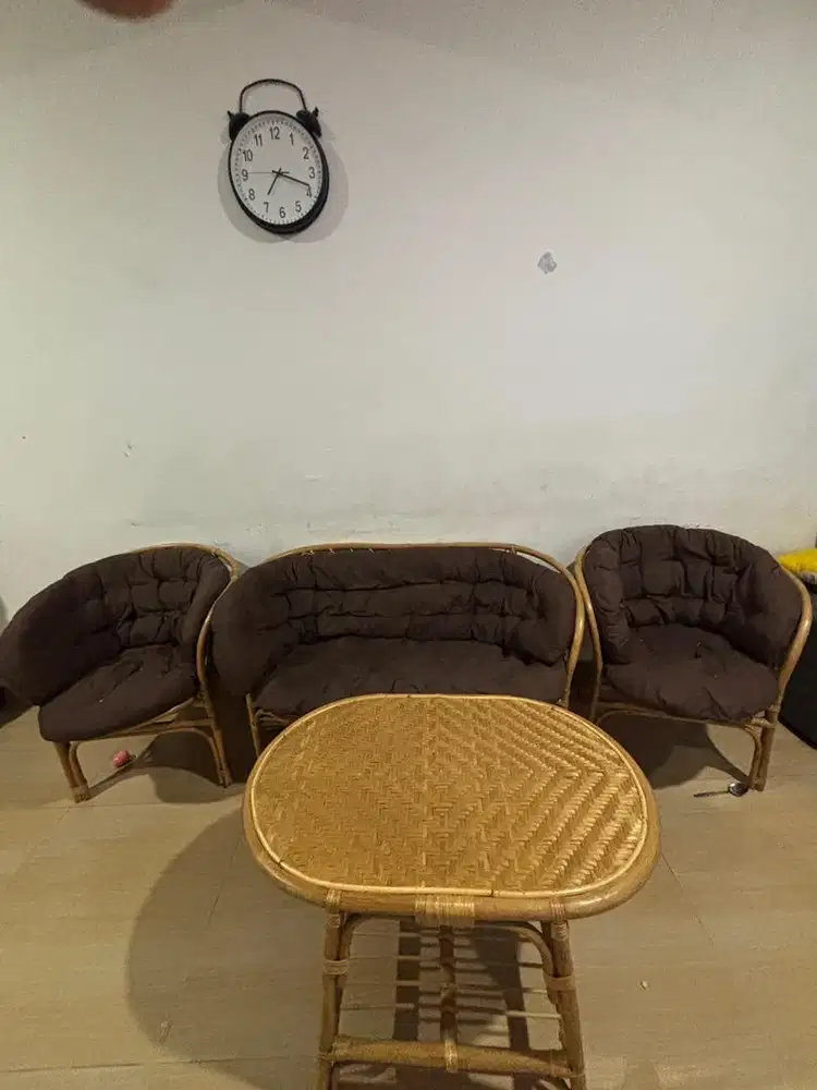 1 set sofa rotan + meja
