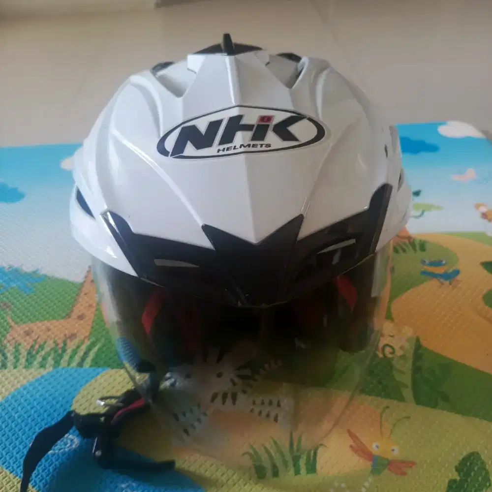 Helm NHK putih M