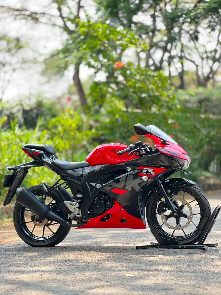 SUZUKI GSX 150R MERAH HITAM 2023 KM 6K PAJAK PANJANG RASA BARU