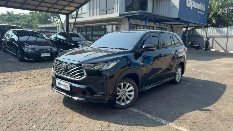 Toyota Kijang Innova 2.0 Zenix V CVT Bensin-AT 2023