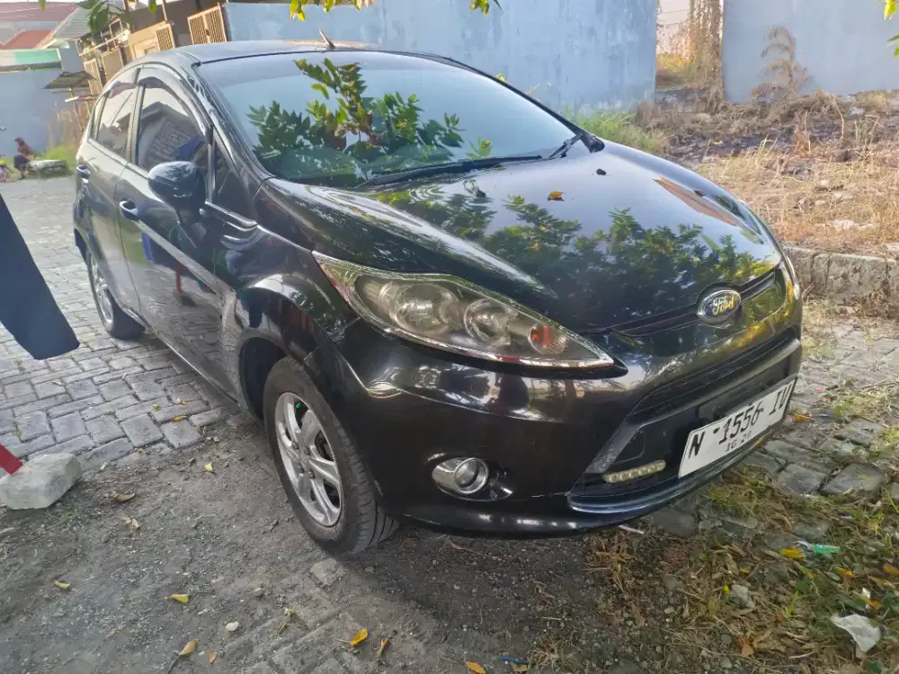 Ford Fiesta manual bisa TT Mobil 3 baris