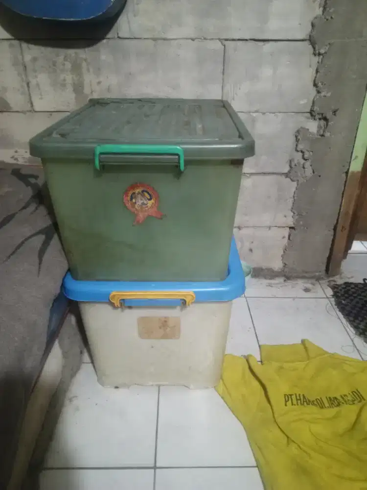Di jual 2 box ukuran 70 liter