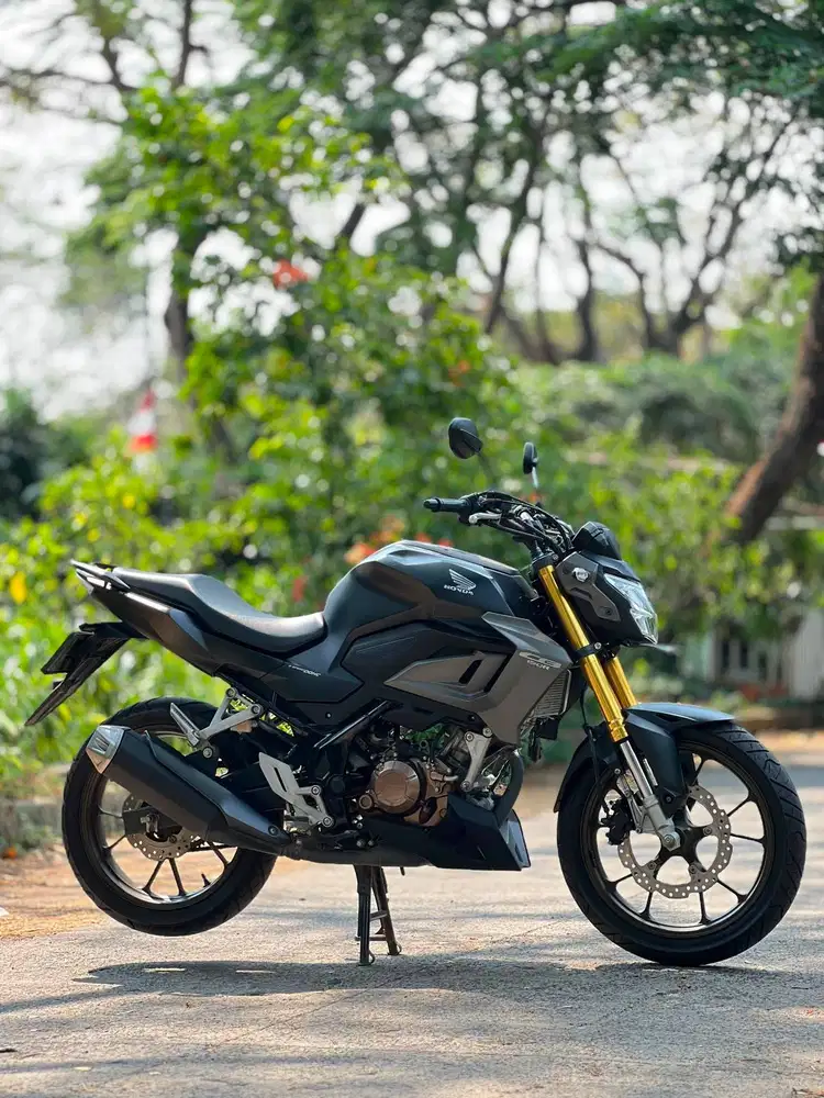HONDA NEW CB 150R HITAM 2023 KM 7K PAJAK HIDUP SIAP RIDING