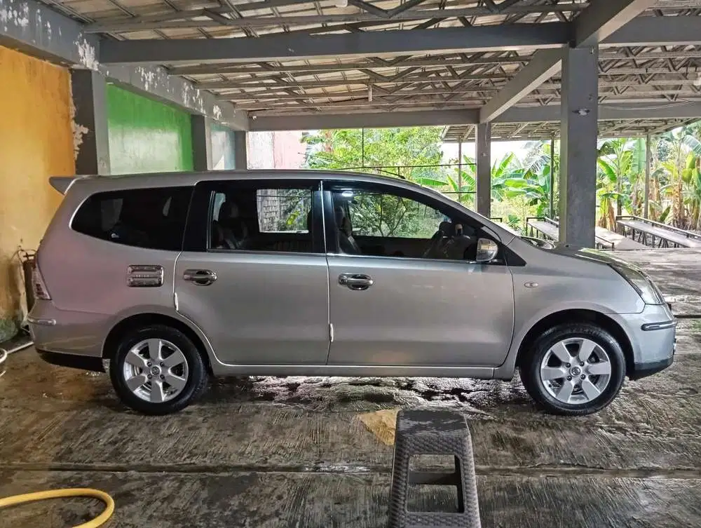 Nissan Grand livina 2012 Bensin