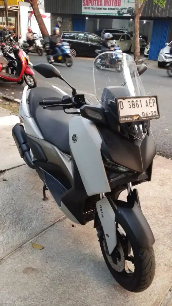 YAMAHA XMAX 250 ABS TAHUN 2024 KM 12RB