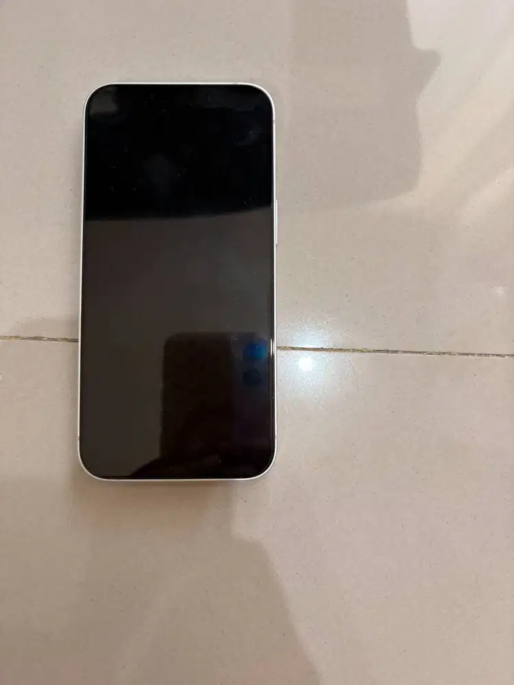 Iphone 16e 128 Gigabyte Kondisi 98% garansi sampai Juni 2027