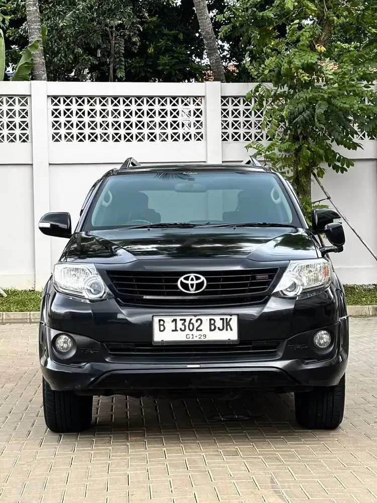 TOYOTA FORTUNER TRD 2.7 AT 2014 HITAM