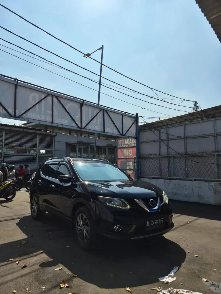 NISSAN X-TRAIL 2.5 AT 2015