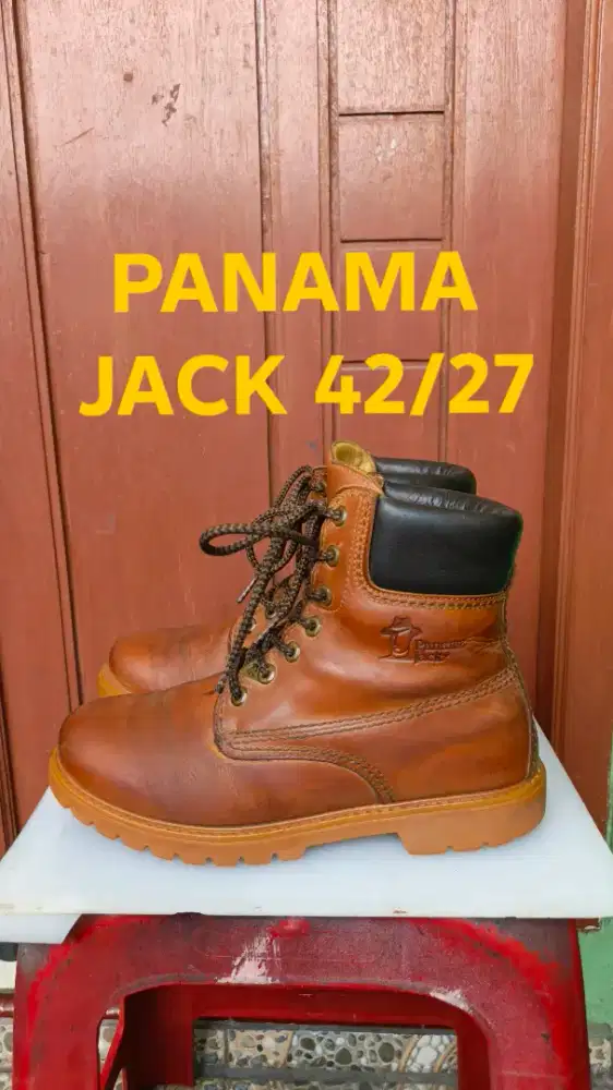 Sepatu boots size 42