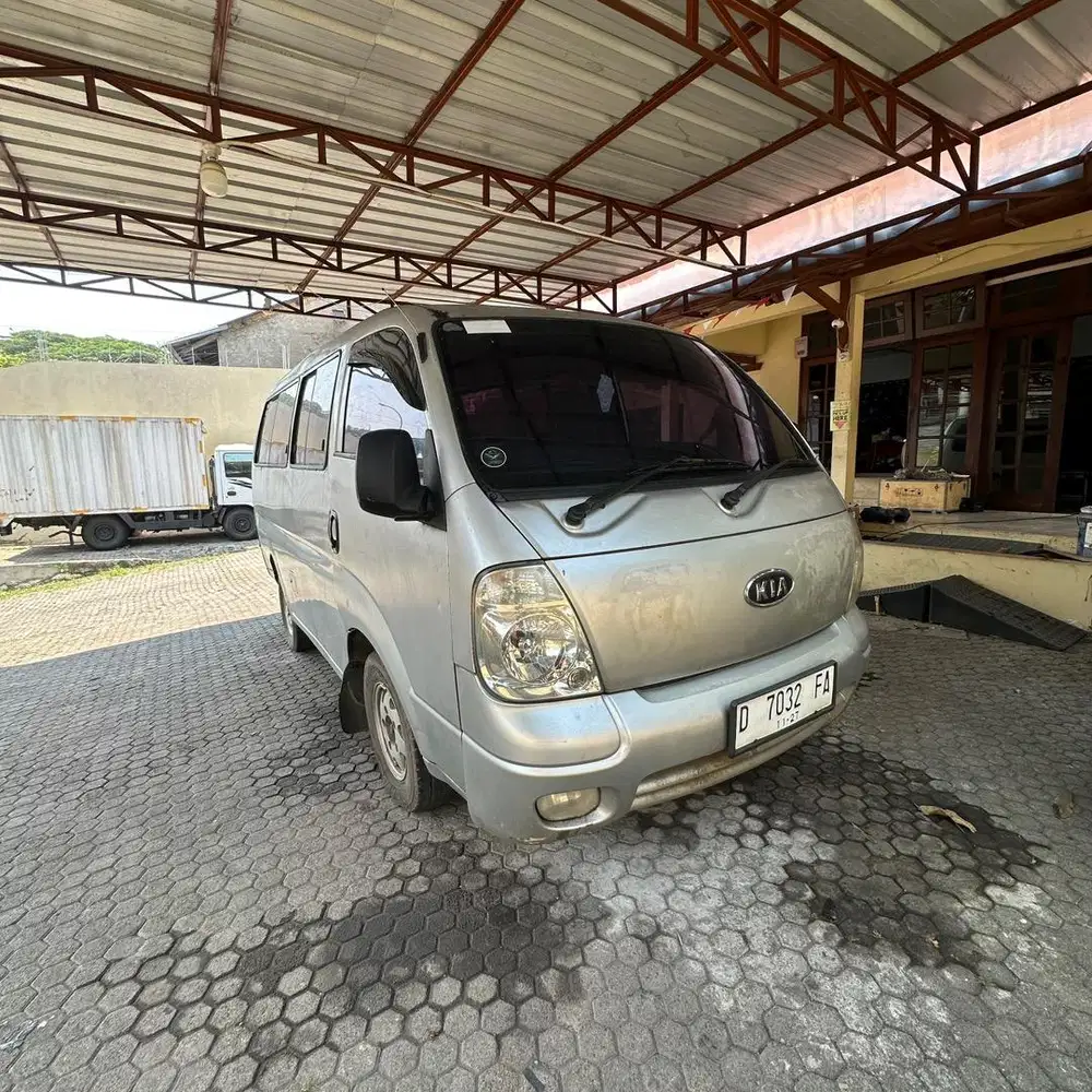 KIA Travello 2006 - Mobil Operasional