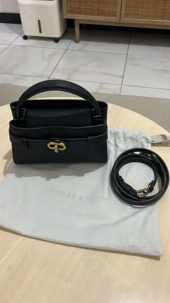 Preloved tas charles & keith