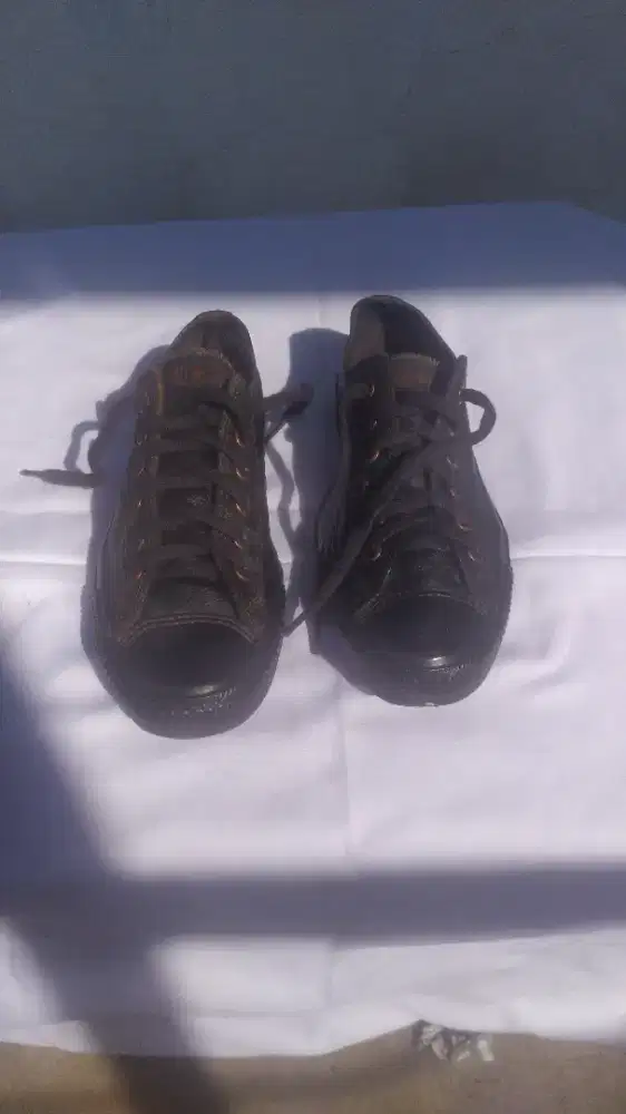 Sepatu Kulit Converse All Stars