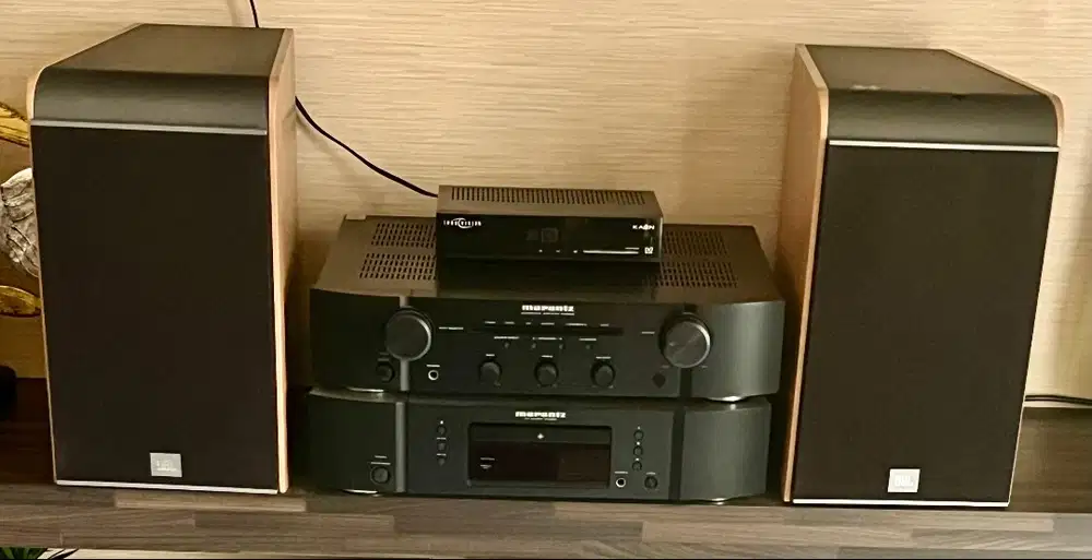 Dijual tape deck merk marantz dan 2 speaker portable JBL