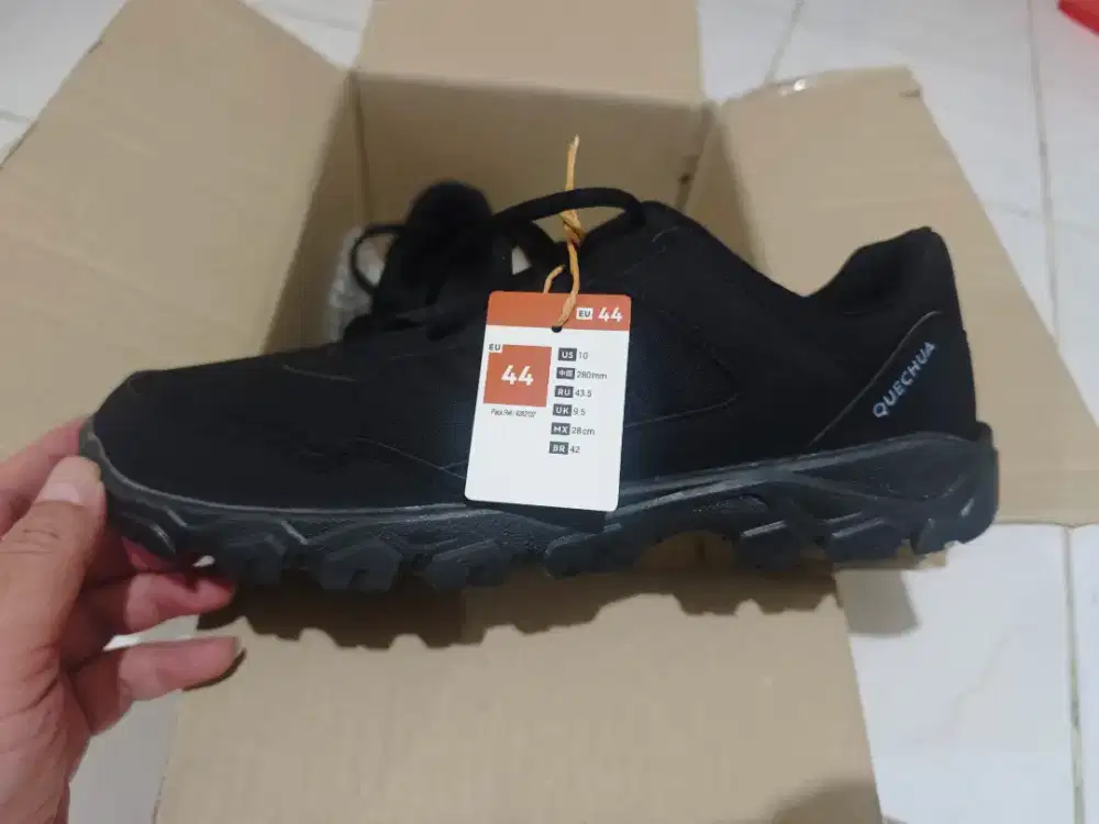 Sepatu Quachea size 44