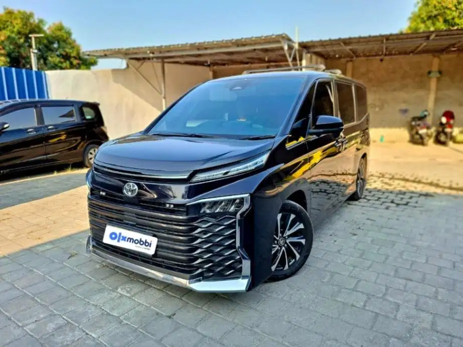 Pajak Panjang - Toyota Voxy 2.0 Bensin-AT 2023