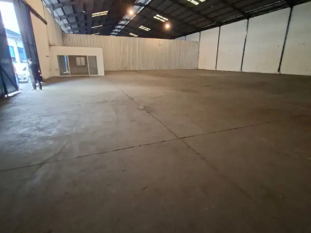 Gudang 1.080 m² Dekat Pelabuhan Tanjung Priok – Tinggi 13M, Kontainer 40ft & Bebas Banjir