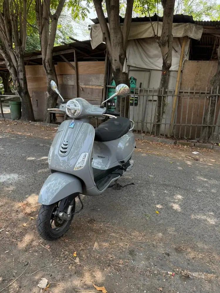 Dijual motor matic Vespa LX 2023 iget